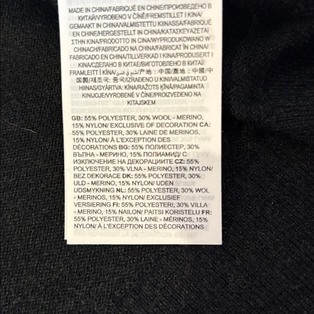 Men’s Smartwool V neck sweater. - Picture 7 of 13